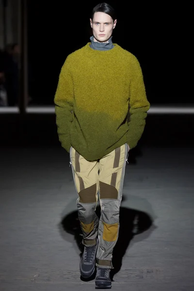 Look 32